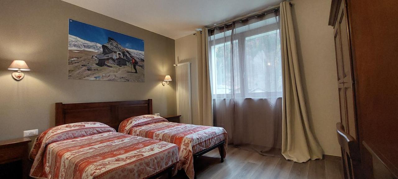 Hotel Locanda Della Luna à Ronco Canavese Extérieur photo