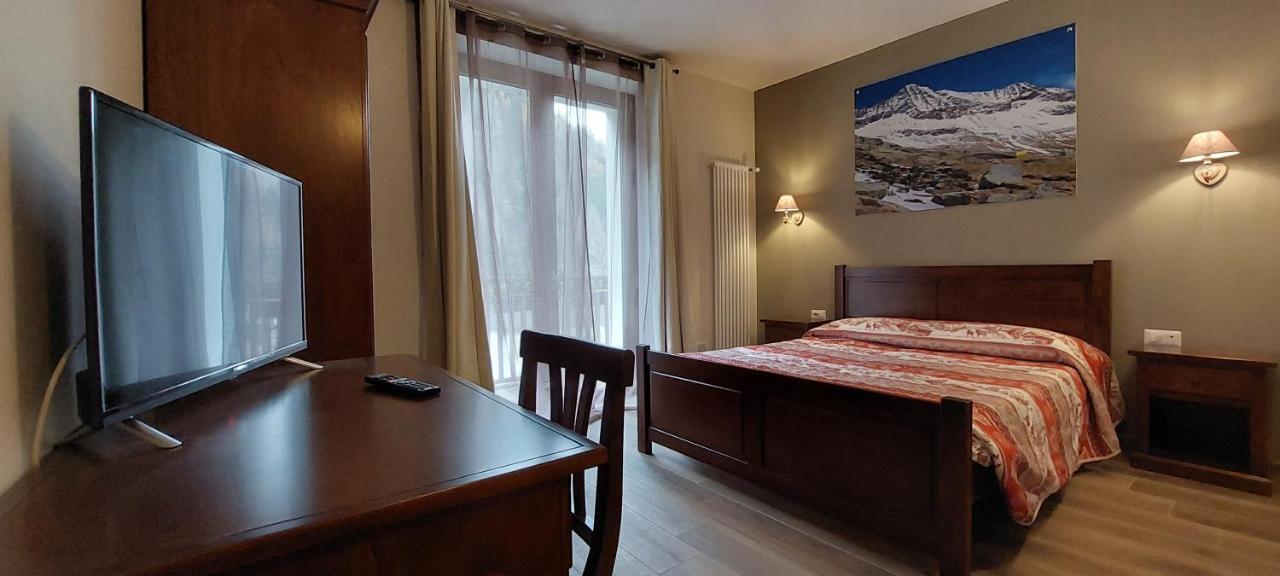 Hotel Locanda Della Luna à Ronco Canavese Extérieur photo