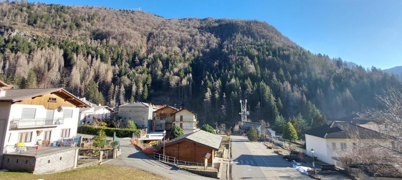 Hotel Locanda Della Luna à Ronco Canavese Extérieur photo